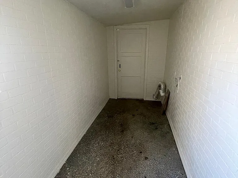 2337 S Walnut Ave — Photo 14