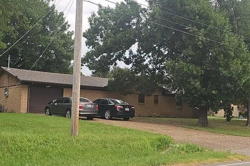 2nd image of 222 W Willow Ln