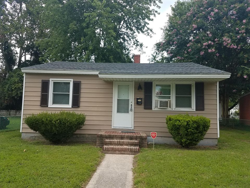 1st image of 711 Olivia St