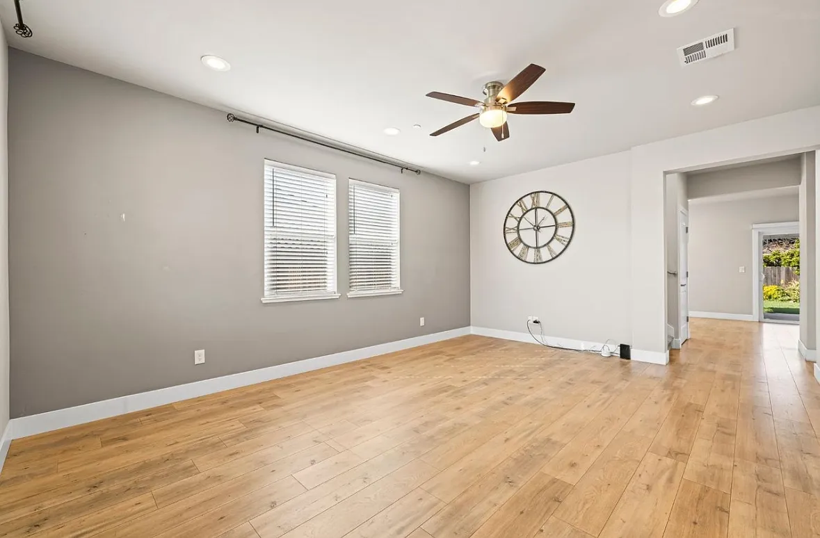 4 bed, 2185 sqft, $3,600 — Photo 2