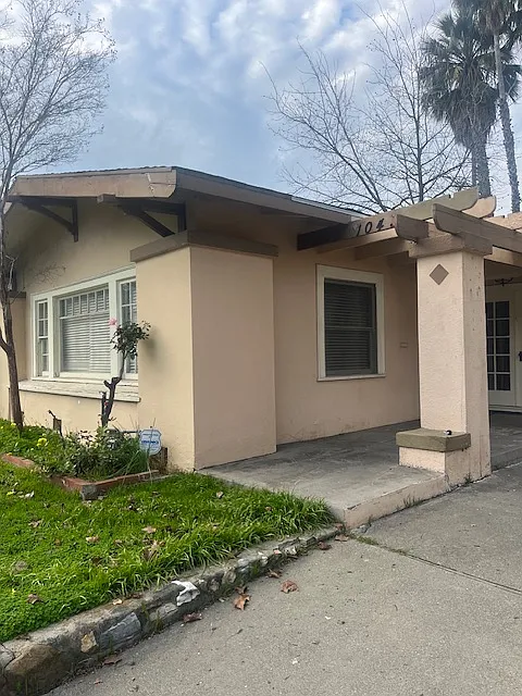 1043 W Harding Way photo 1