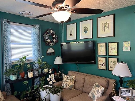 4th image of 1019 Dixon Ln