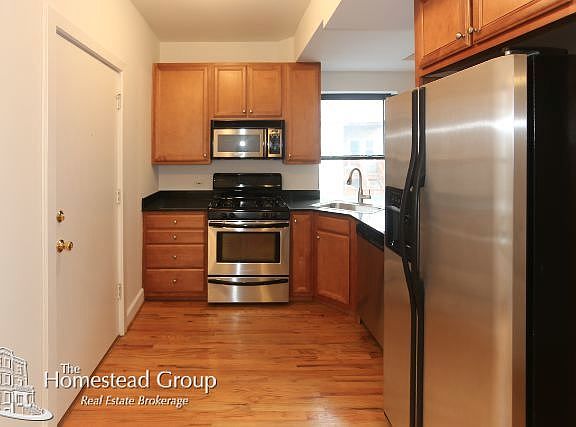 2nd image of 925 W Sunnyside Ave