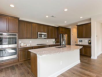 4th image of 104 Hawthorn Ct