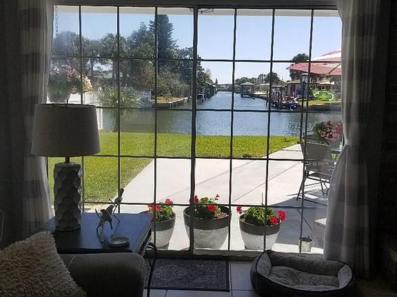 5th image of 340 Palm Cir