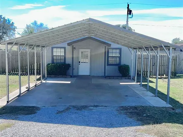 216 NW 2nd St, Fletcher, OK 73541