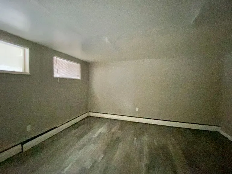 2414 Banning — Photo 17