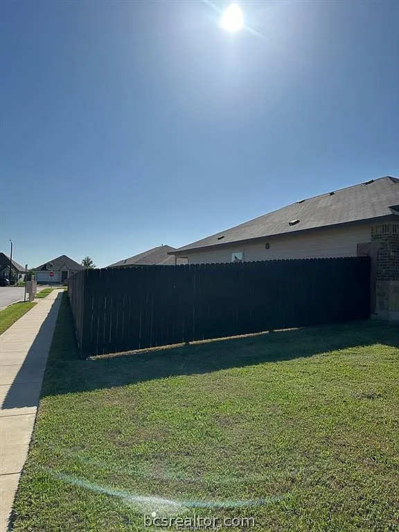 4 bed, 1783 sqft, $2,100 — Photo 3