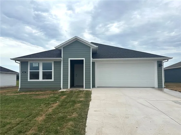 921 Sagely St, Prairie Grove, AR 72753
