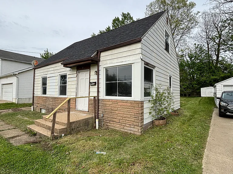 1311 Superior Ave — Photo 13