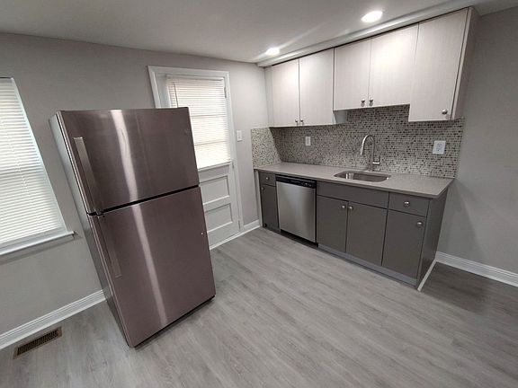 5th image of 20 E Monument Ave APT 9
