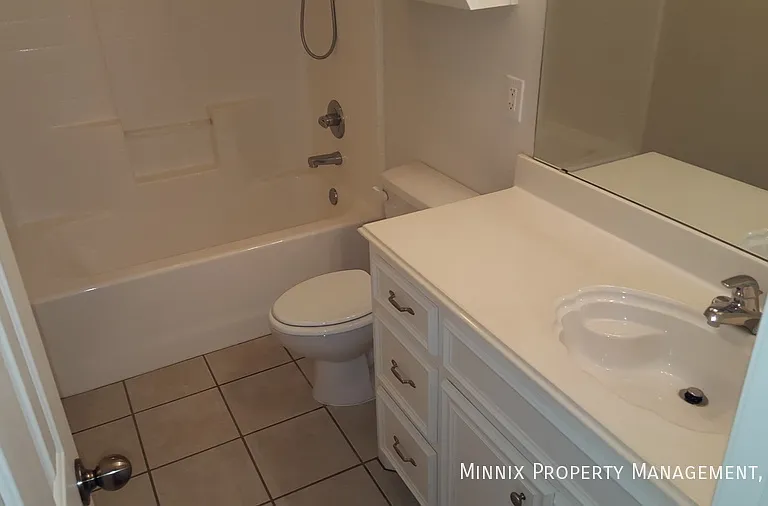 1002 Oshkosh Ave — Photo 33