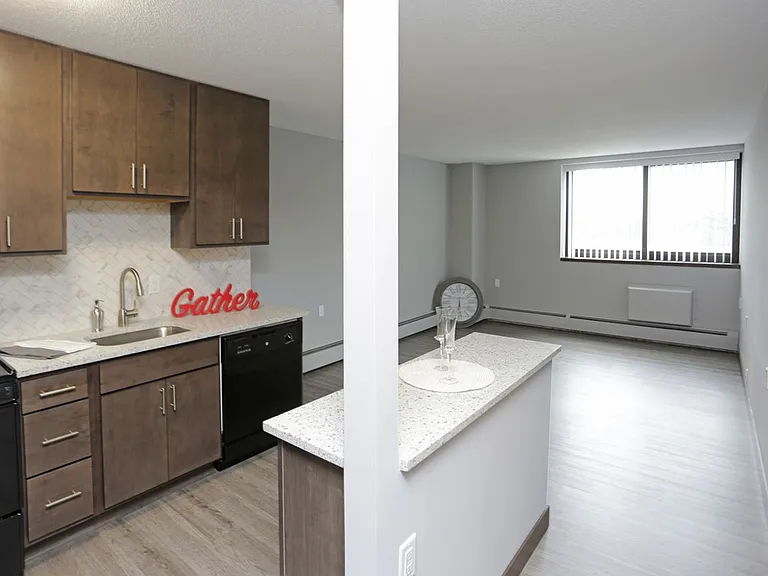Rivergate Apartments — Photo 77