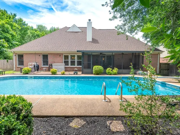8934 Forest Breeze Dr, Cordova, TN 38018