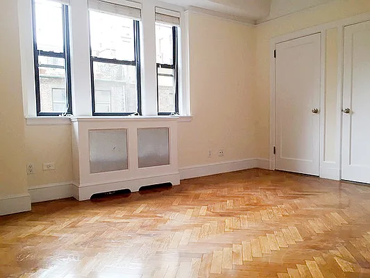 Rented by LIVING QUARTERS NY INC | media 30