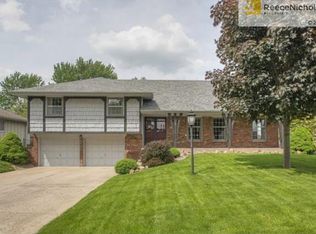 1005 SW Twilight Ln, Blue Springs, MO 64015