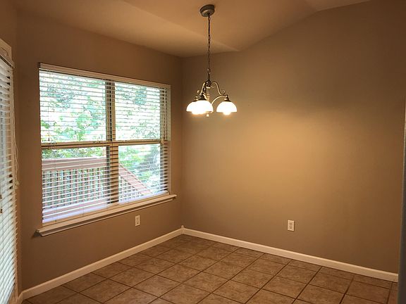5th image of 8 Meyer Ln #7858