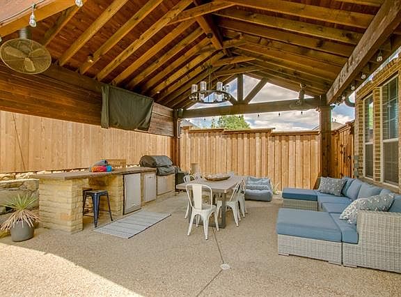4th image of 2465 Deerwood Dr