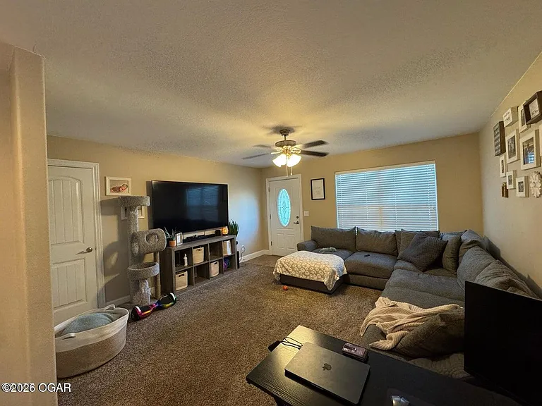 2425 S Kentucky Ave — Photo 2