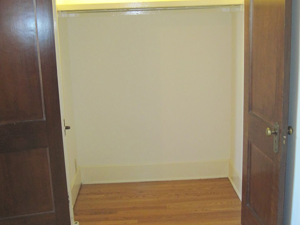 Building Photo 3