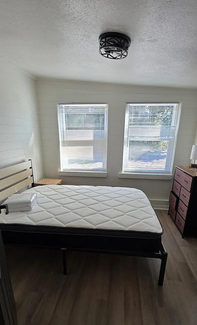 4 bed, 2.0 bath, 2000 sqft, $888 — Photo 1
