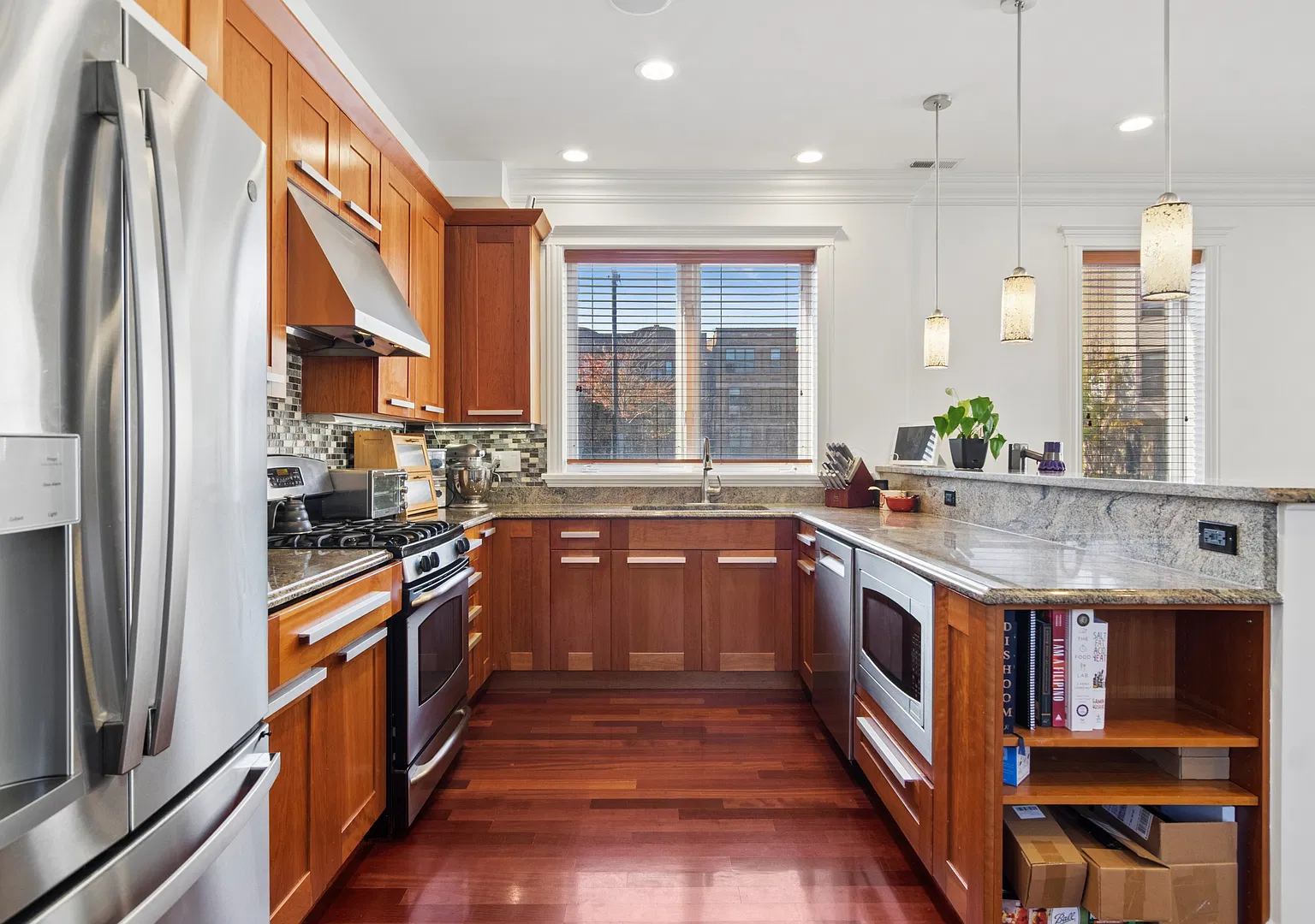3 bed, 2.5 bath, 1800 sqft, $5,800 — Photo 3