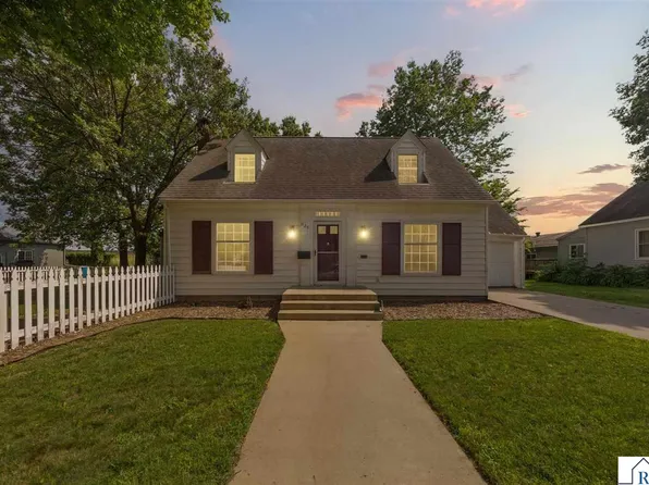925 South Ave, North Mankato, MN 56003