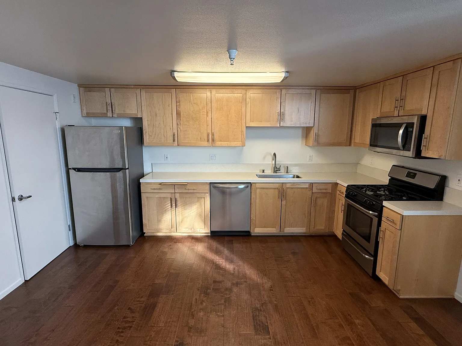 1 bed, 1.5 bath, $3,470 — Photo 4