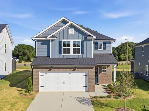 709 Wicklow Hall Dr, Fuquay Varina, NC 27526