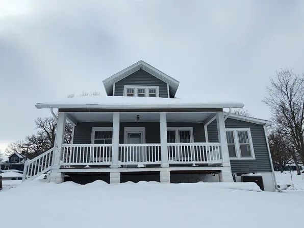 1511 State St, Tama, IA 52339