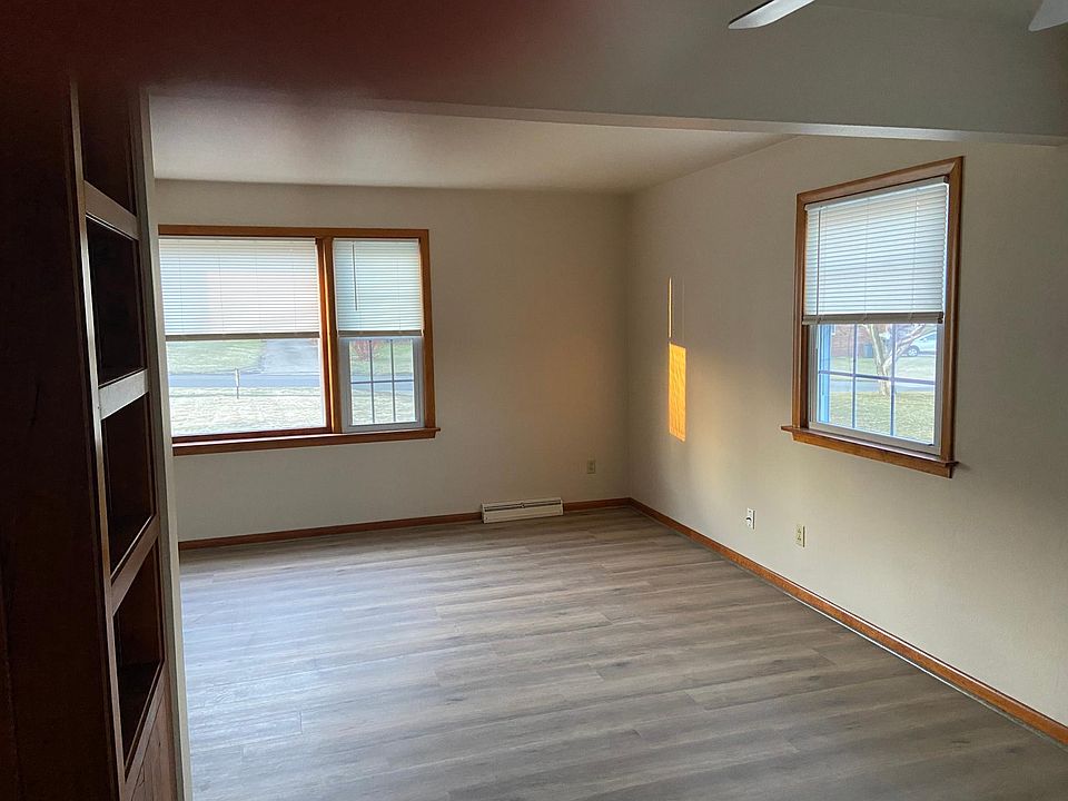 1st image of 180 Stadium Dr APT 2