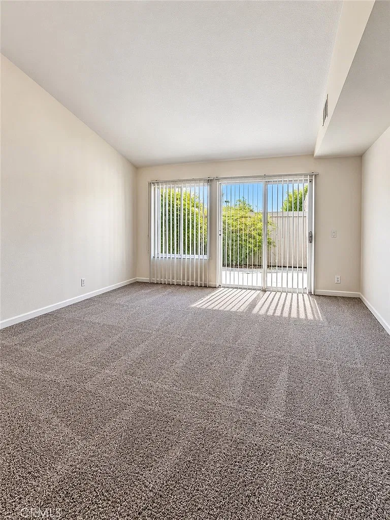 2 bed, 1024 sqft, $2,500 — Photo 4