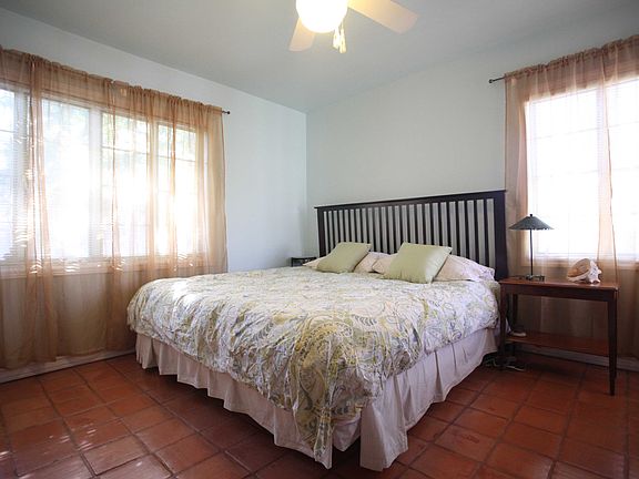 2nd image of 2208 Meadowbrook Dr
