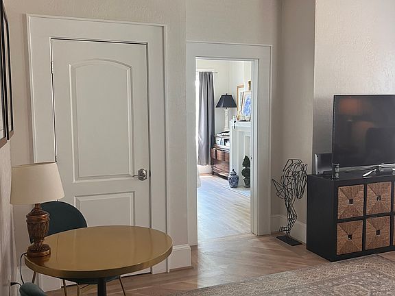 4th image of 714 W Princess Anne Rd APT 2