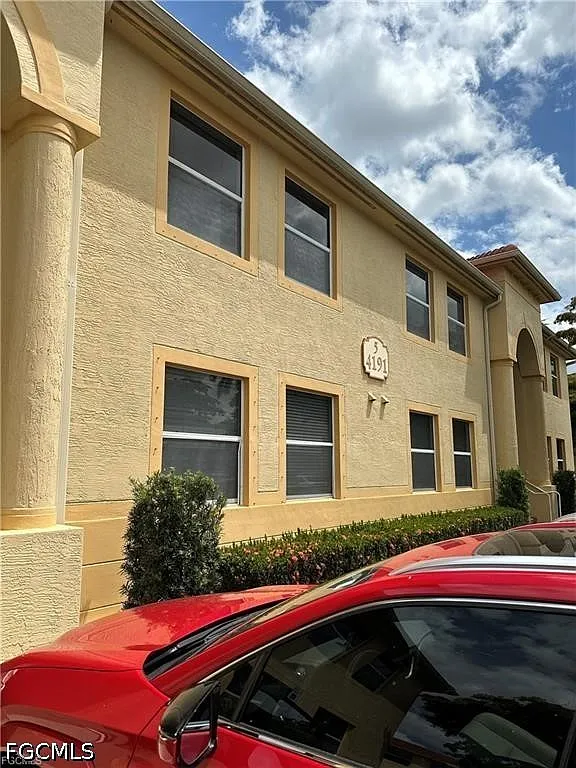 3 bed, 2.0 bath, 1045 sqft, $1,395 — Photo 1