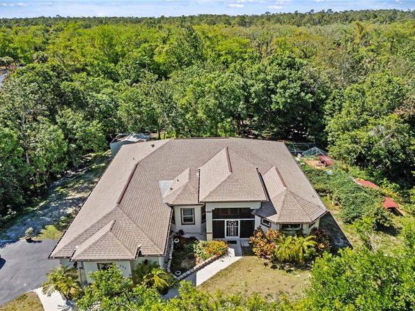 235 6th St SE, Naples, FL 34117