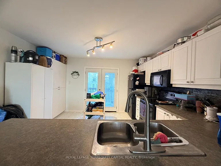 225 Country Ln — Photo 7