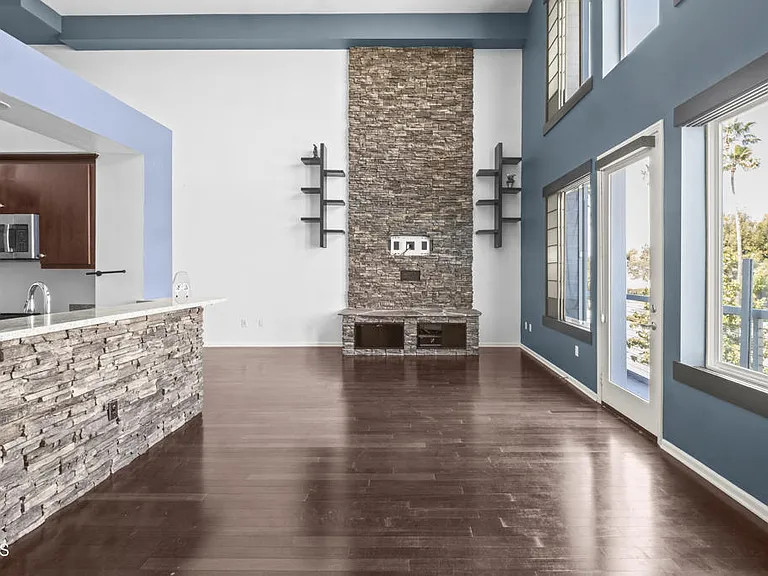 1901 Victoria Ave #201 — Photo 13