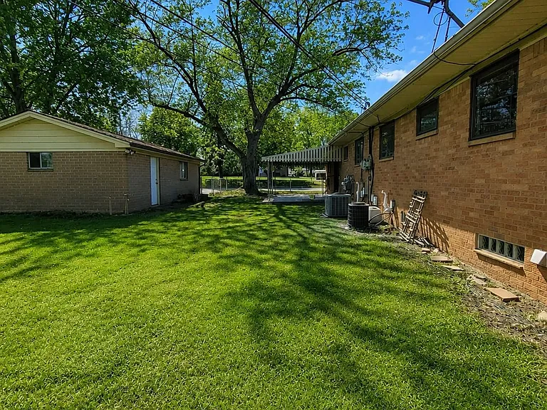 1641 Fairview Ave — Photo 17