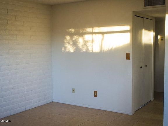 3rd image of 3414 E Monte Vista Dr