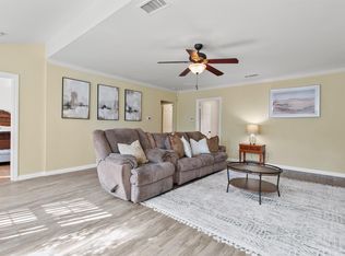 3931 Berry Dr, Studio City, CA 91604