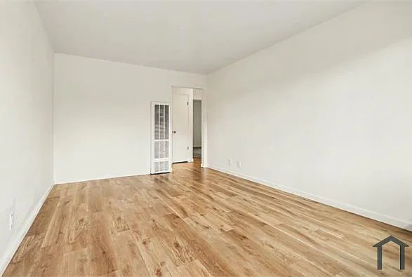 25391 Whitman St — Photo 1