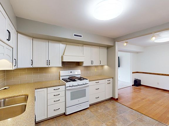 3rd image of 253 Daugherty Dr
