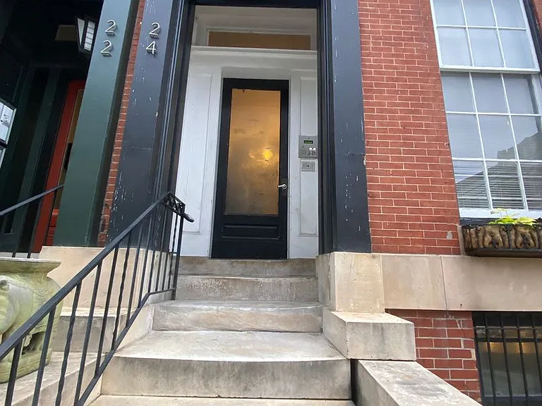 24 E Madison St — Photo 7