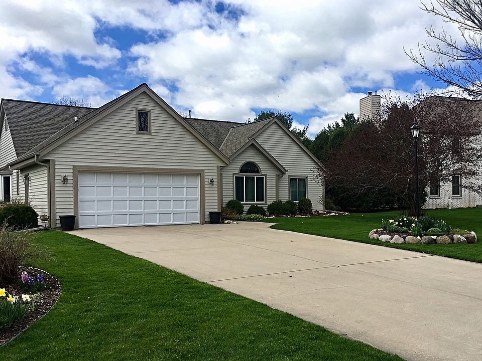 2nd image of 735 Marquette Ct