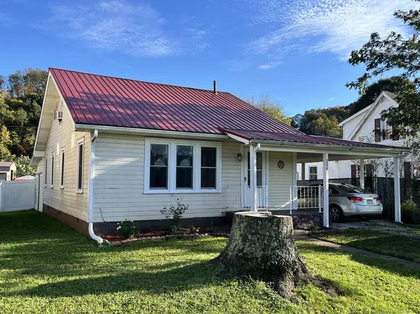 206 Hanford Avenue, Sistersville, WV 26175