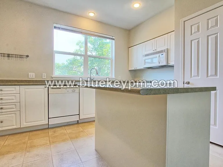 1712 SE Cutter Ln — Photo 5
