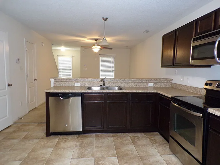 130 Glen Cannon Dr — Photo 4