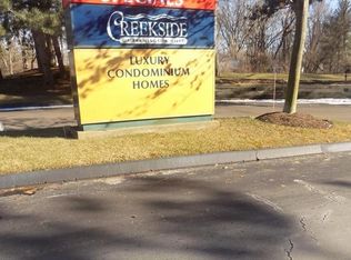 22000 Indian Creek Dr, Farmington Hills, MI 48335