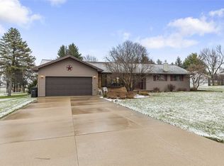 N1572 Ridgeway Dr, Greenville, WI 54942